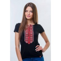 Футболка чорна з червоною вишивкою