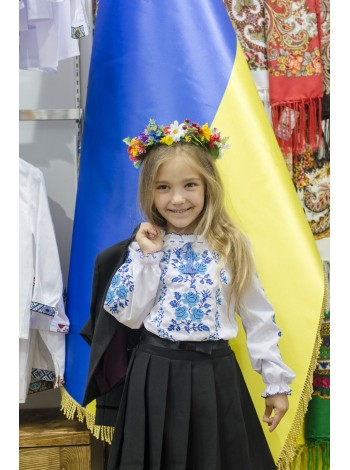 Вишиванка для дівчинки з синьою вишивкою, квіти