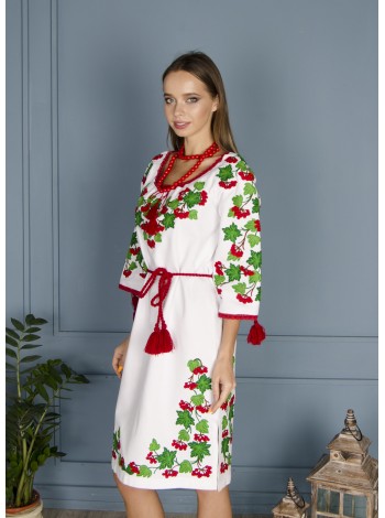 Біла лляна сукня з калиною