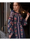 Темно-синя сукня з ефектною барвистою вишивкою